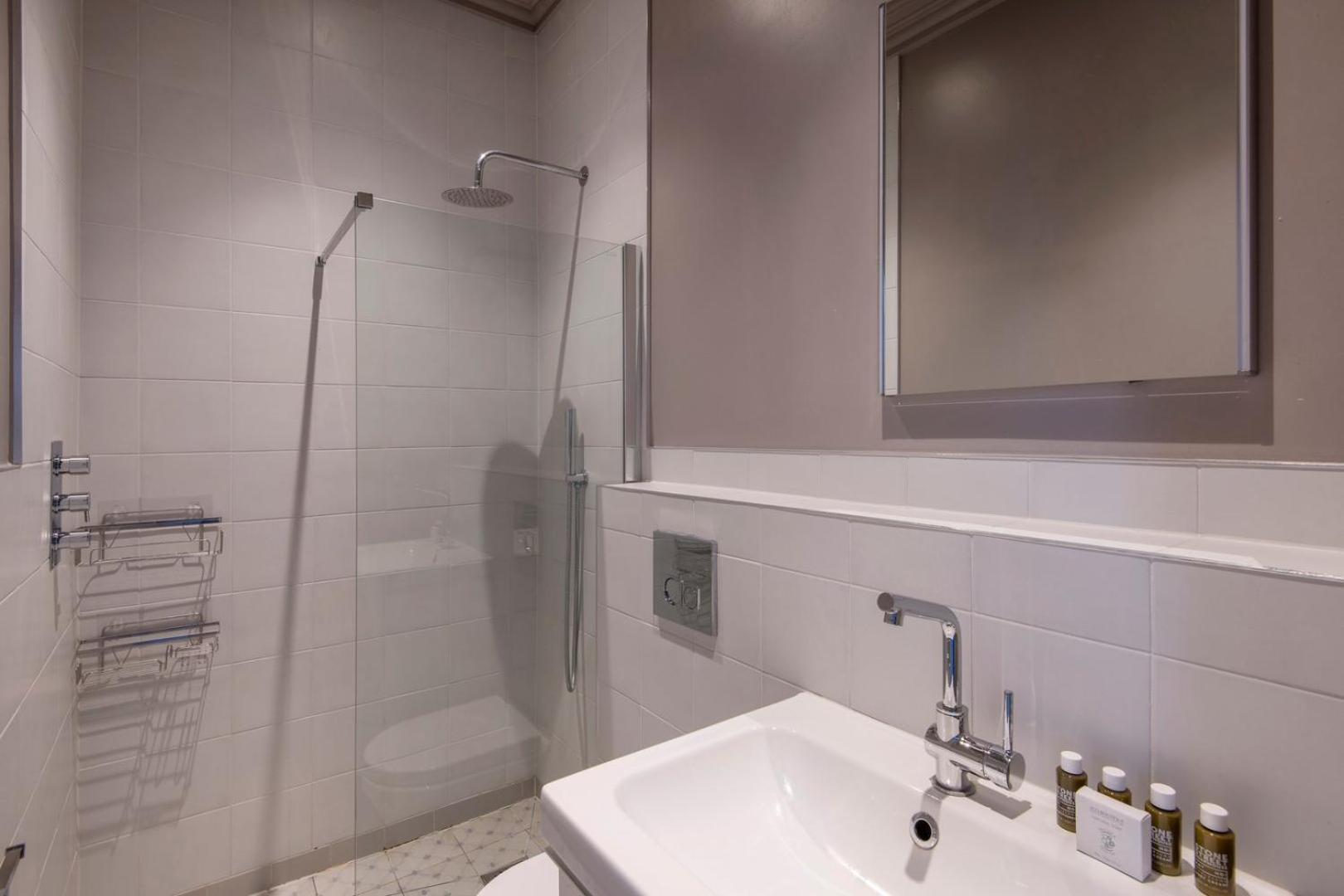 The Cleveland Arms Iii Apartment *
